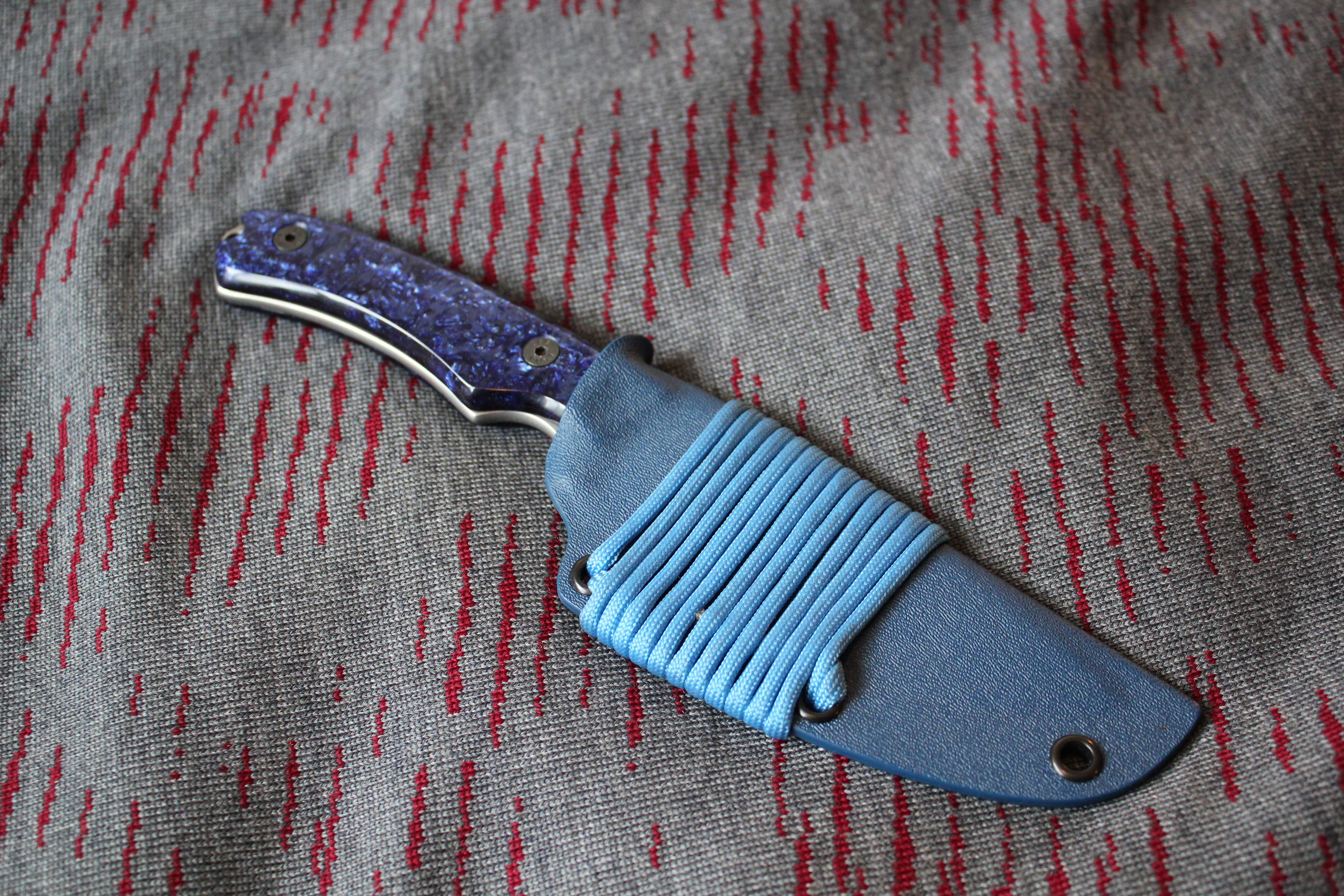 a photo of a completed knife in sheath